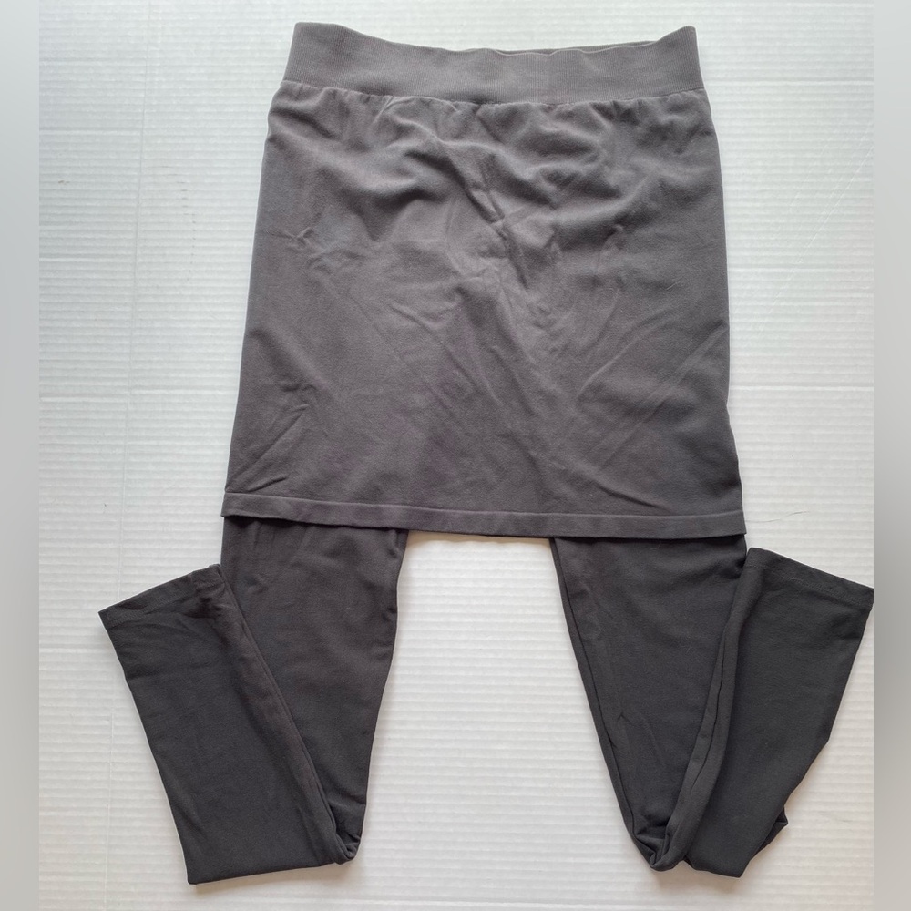 M. Rena Skirted Capri Womans One Size Seamless Leggings Gray